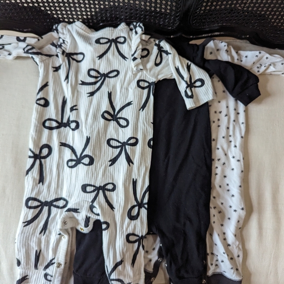 Cat & Jack Baby Girl 3-6M Cute Bows, Stars,+ Black & White Fall Rompers Bundle - Picture 10 of 10
